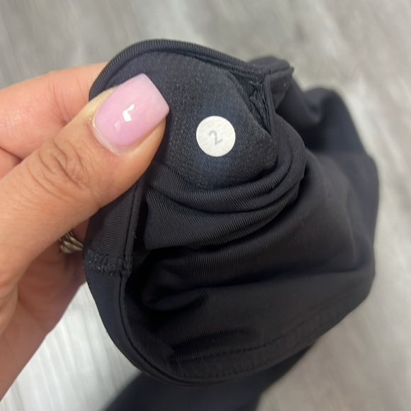 Lululemon high rise mesh design leggings / black / Size 2 - Picture 13 of 13